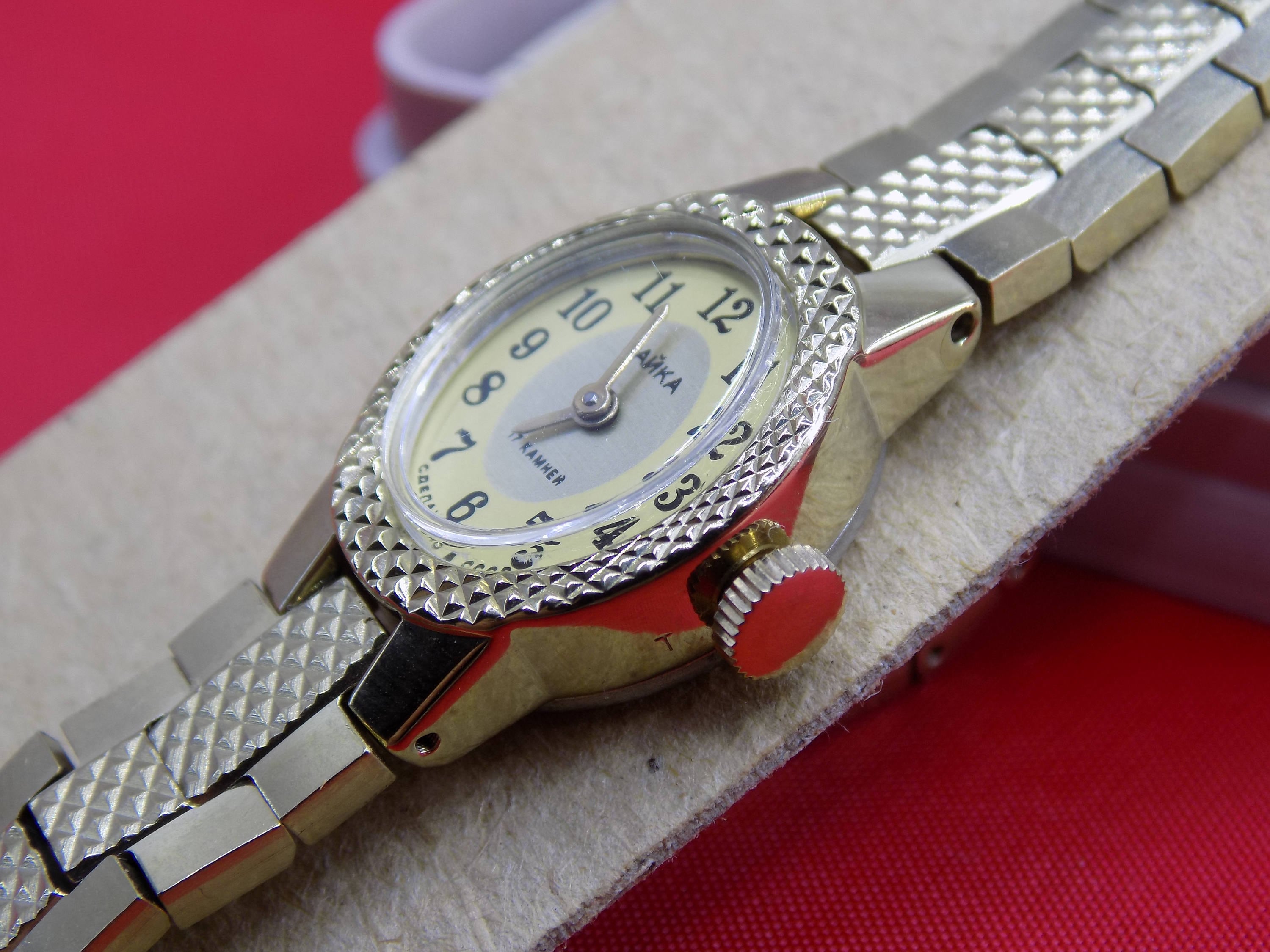 Gold Vintage 