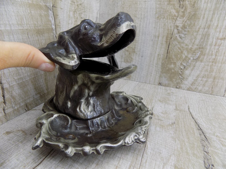 Vintage dog ashtray Hunting dog figure Doberman Rottweiler lover dog gift Smoking desk decor Table dog stand Gift hunter dad Soviet bronze