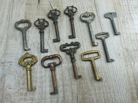 11 Vintage Key Figured Wholesale Antique Keys for Craft and Décor Old  Skeleton Key. Soviet Flat Unique Key. Russian Metal Collection Key One 