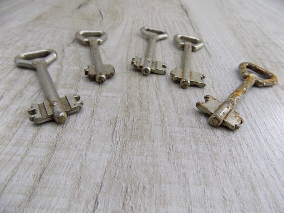 Vintage Keys Lot 9 Pcs. Wholesale Antique Keys for Craft and Decor. Old  Skeleton Keys. Soviet Flat Keys. Russian Metal Keys USSR Original 