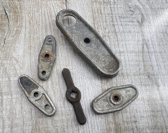 Vintage Rusty Faucet Handles: Salvaged Metal Steampunk Parts (5pcs)