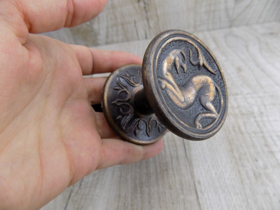 ドアノブ　ブロンズ　ヴィクトリアン イギリス ヴィンテージブロンズドアノブ：丸型装飾ハンドル、2個セット - Etsy 日本