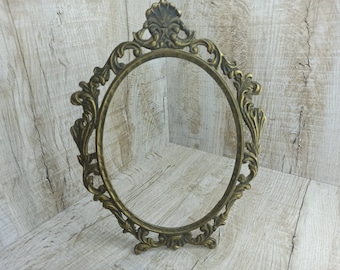 Victorian Ornate Oval Photo Frame: Antique Bronze Cast Metal Decor