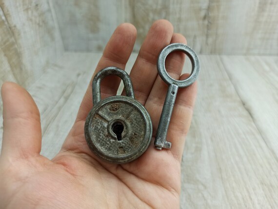 ヴィンテージの丸型南京錠、鍵付き錆びたアンティーク錠 - Etsy 日本