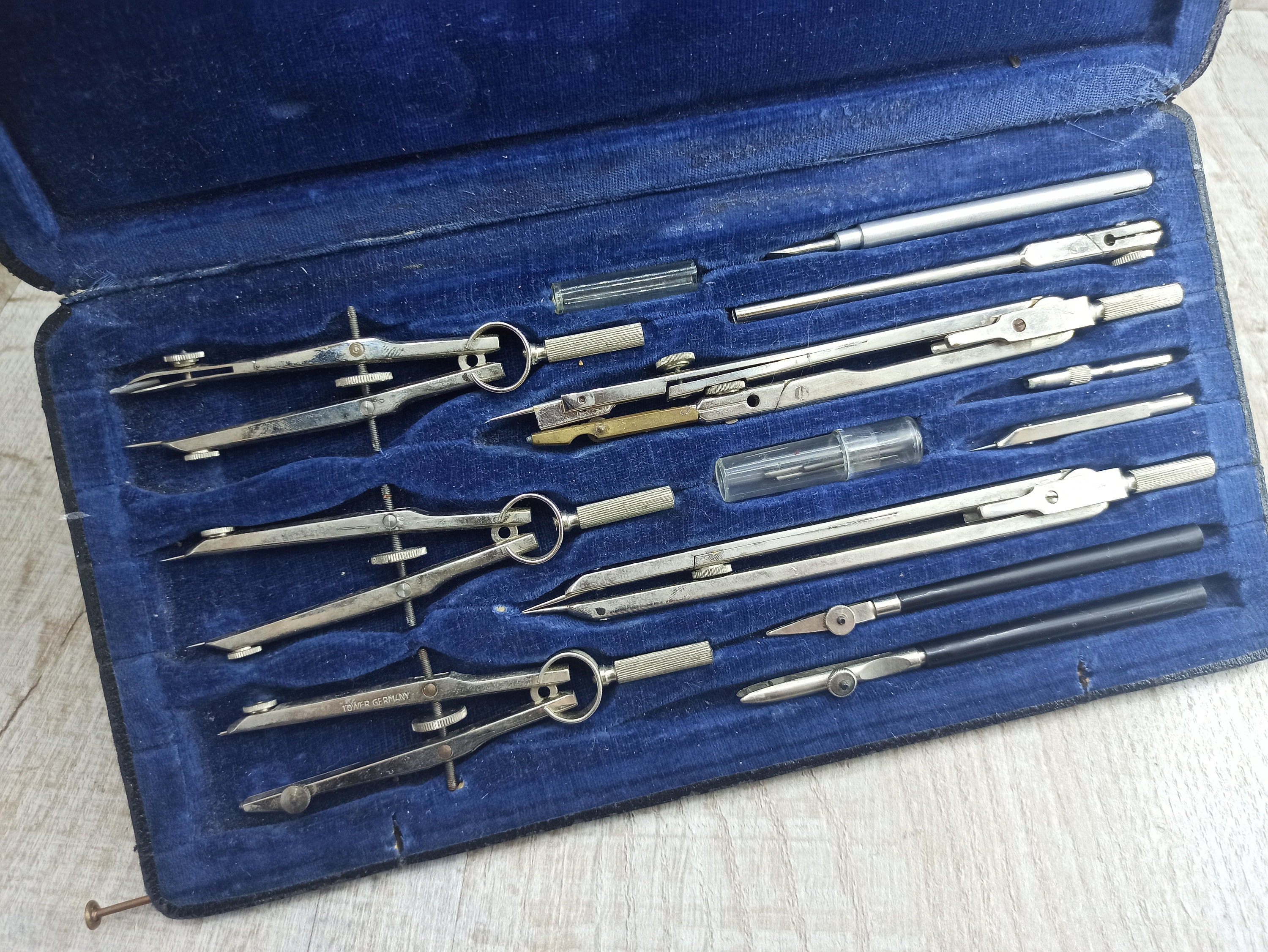Vintage 1 pair of compasses engineer drafting drawing tool antique w wood  pencil