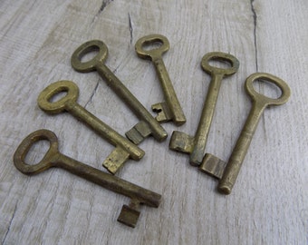 Vintage Brass Keys - Set of 6 - Antique Decor
