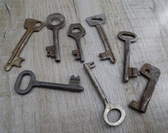 Vintage Skeleton Keys - USSR Metal Keys - Craft & Decor - Lot of 8