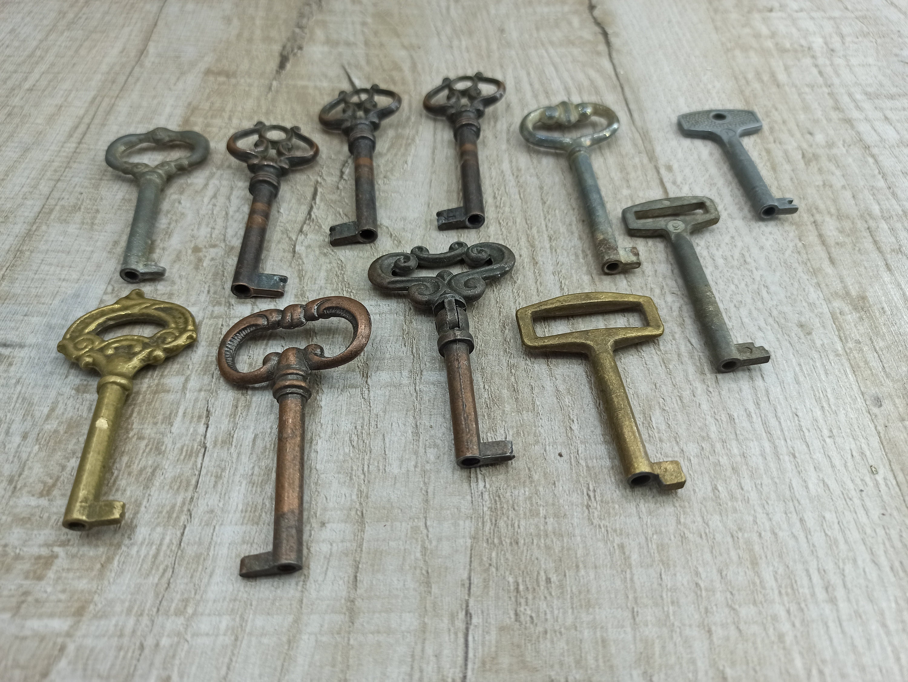 Vintage Keys Lot 6 Pcs. Wholesale Antique Keys for Craft and Decor