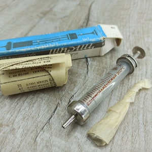 2 ml Medical syringe Vintage glass syringe Old medical instrument Reusable Syringe 2 ml USSR medical tools Medicine collecting small syringe