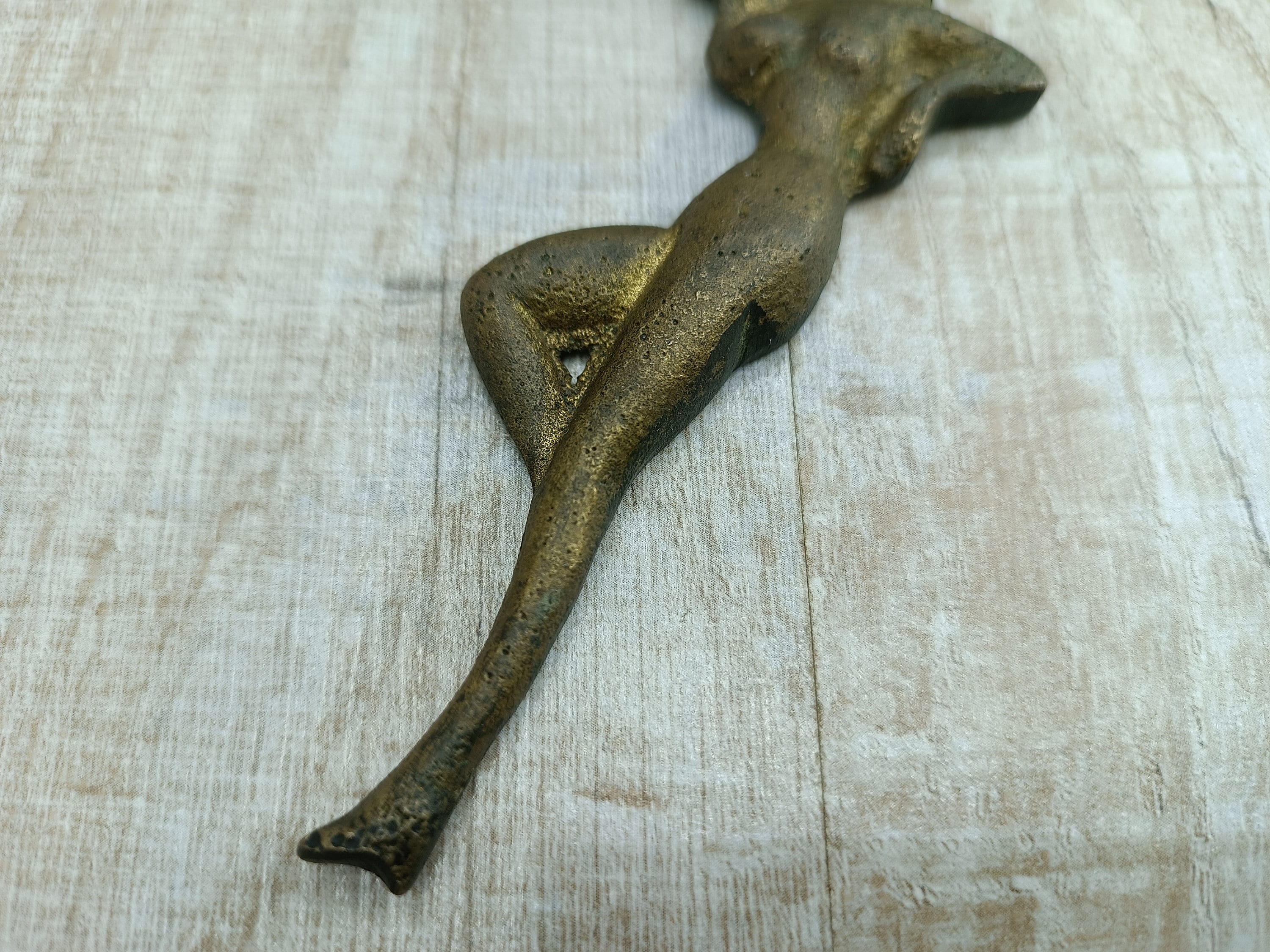 Décapsuleur vintage pin-up femme nue en laiton vintage
