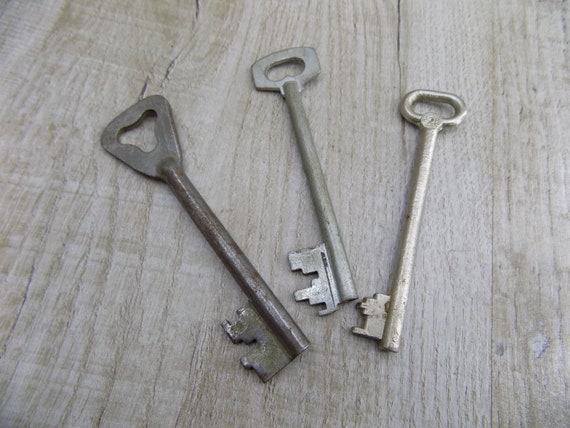 Vintage Metal Key Set - Old Skeleton Keys, Craft Supply (3 pcs)