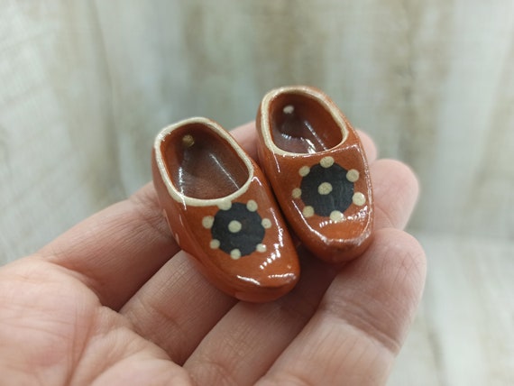 Buy TAYHAA Shoe Shaped Utility Holder cum Show Piece Ceramic Set Online at  Best Prices in India - JioMart.
