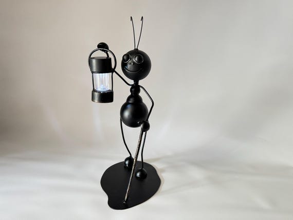 Large Garden Ant Statue With Solar Lantern – Black Metal Ant Yard