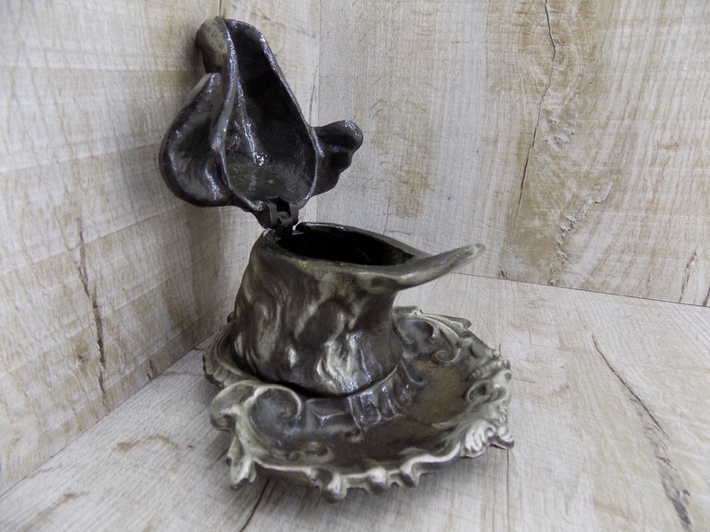 Vintage dog ashtray Hunting dog figure Doberman Rottweiler lover dog gift Smoking desk decor Table dog stand Gift hunter dad Soviet bronze