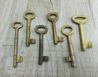 Vintage Skeleton Keys Lot: 6 Antique USSR Metal Keys for Craft & Decor