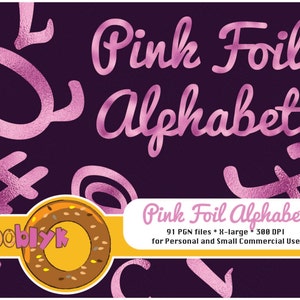 K&ouml;nnte beinhalten: Ein digitales Grafikdesign mit einem rosafarbenen Folienalphabet auf dunklem lila Hintergrund. Die Worte "Pink Foil Alphabet" sind in einer Schreibschrift dargestellt. Zus&auml;tzlicher Text enth&auml;lt "91 PGN-Dateien * X-large * 300 DPI" und "for Personal and Small Commercial Use."