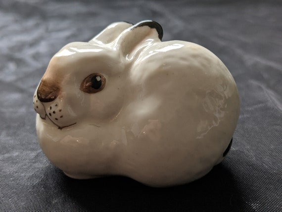 【希少・USSR期】ロモノーソフ　ウサギ 人参　 白磁フィギュリン　置物 Vintage USSR Rabbit, Cute Bunny Rabbit, Lomonsov, Collectable