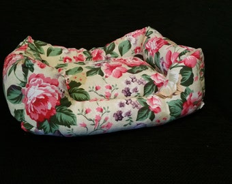 Small Flower Dog Bed, Dog nest bed, Chihuahua Yorkie Novelty dog bed, Cat bed