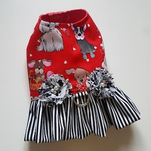 Robe pour chien, robe Love Harness, robe courte chihuahua XS - poitrine - 12&quot; - 13&quot;