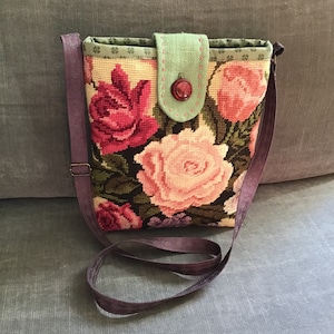 Crossbody fabric bag, ethically handmade of a vintage pink floral petitpoint embroidery. Adjustable shoulderstrap and green details.