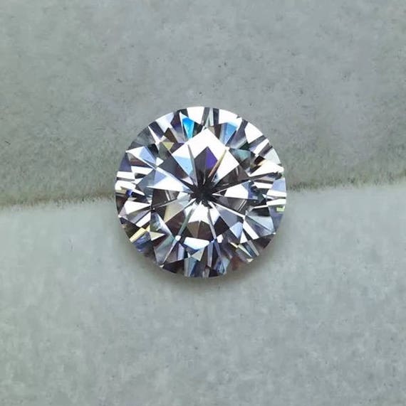камень муассанит 1 карат. муассонит lab grond. муассанит 1 карат. камень муассанит 1 карат. Moissanite 6,5 gra11842376 color d shape round.