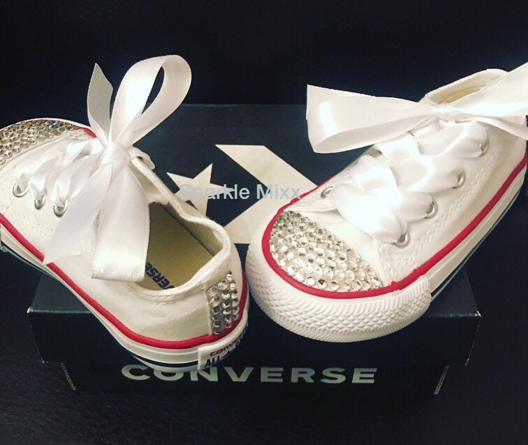 White Crystal Low Converse With Ribbon 