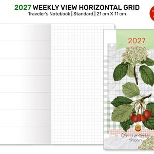 Puede incluir: Un cuaderno de viaje 2027 con vista semanal y cuadrícula horizontal de 21 cm x 11 cm. La agenda muestra un diseño de cuadrícula blanca a la izquierda y una portada a la derecha con una ilustración botánica de una rama de Pyrus pollveria Shipova.