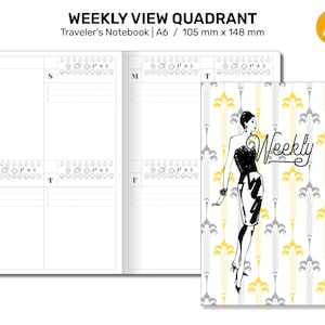 Puede incluir: Una página de planificador semanal con una ilustración en blanco y negro de una mujer con un vestido. El planificador está diseñado para un Traveler's Notebook en tamaño A6, que es de 105 mm por 148 mm. La página está dividida en siete columnas para cada día de la semana, con un encabezado para cada día. El encabezado incluye una fila de iconos que representan las condiciones meteorológicas. La página del planificador está impresa en papel blanco con un fondo estampado gris y amarillo.