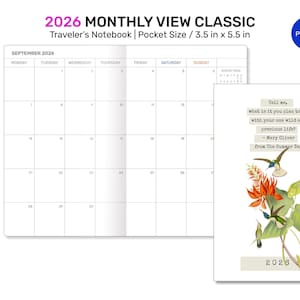 Peut inclure: Carnet de voyage 2026 Monthly View Classic. Format de poche de 8,9 cm x 14 cm. Le carnet comprend une vue mensuelle du calendrier et une page décorative avec une citation et une illustration florale.