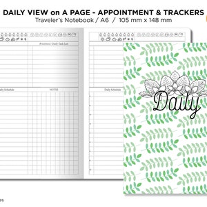 Puede incluir: Una agenda diaria con fondo blanco y hojas verdes. La agenda tiene un horario diario, notas y una lista de tareas diarias/prioritarias. El texto "Daily" está escrito en cursiva negra en la portada. La agenda es de tamaño A6, 105 mm x 148 mm.