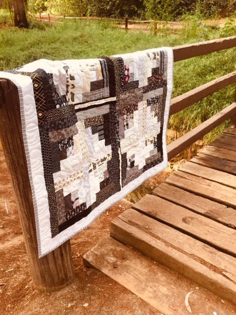 Black and White Log Cabin Quilt - Etsy