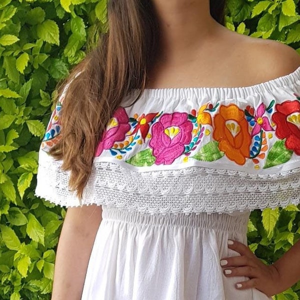 Mexican embroidered Off the Shoulder white blouse, Lace trim Oaxaca Chiapas flower Embroidery plus size curvy top, Off shoulder ruffle