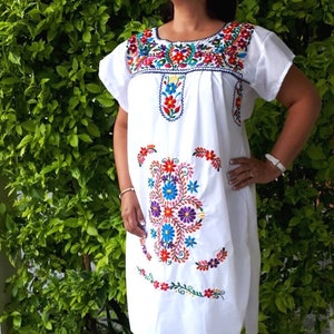 Embroidered plus size Mexican Dress, White mexican light dress, Mexican embroidery dress, Mexico Bridesmaid, Mexican Vintage dress plus size image 4