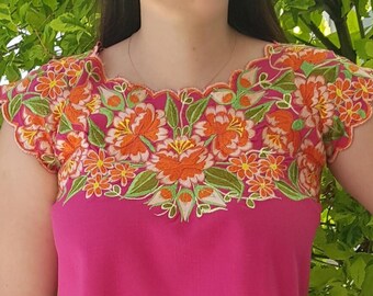 Mexican Crop top, flower embroidered hot pink blouse, Small size short sleeves, orange embroidery crop top, Oaxaca Vintage peasant blouse