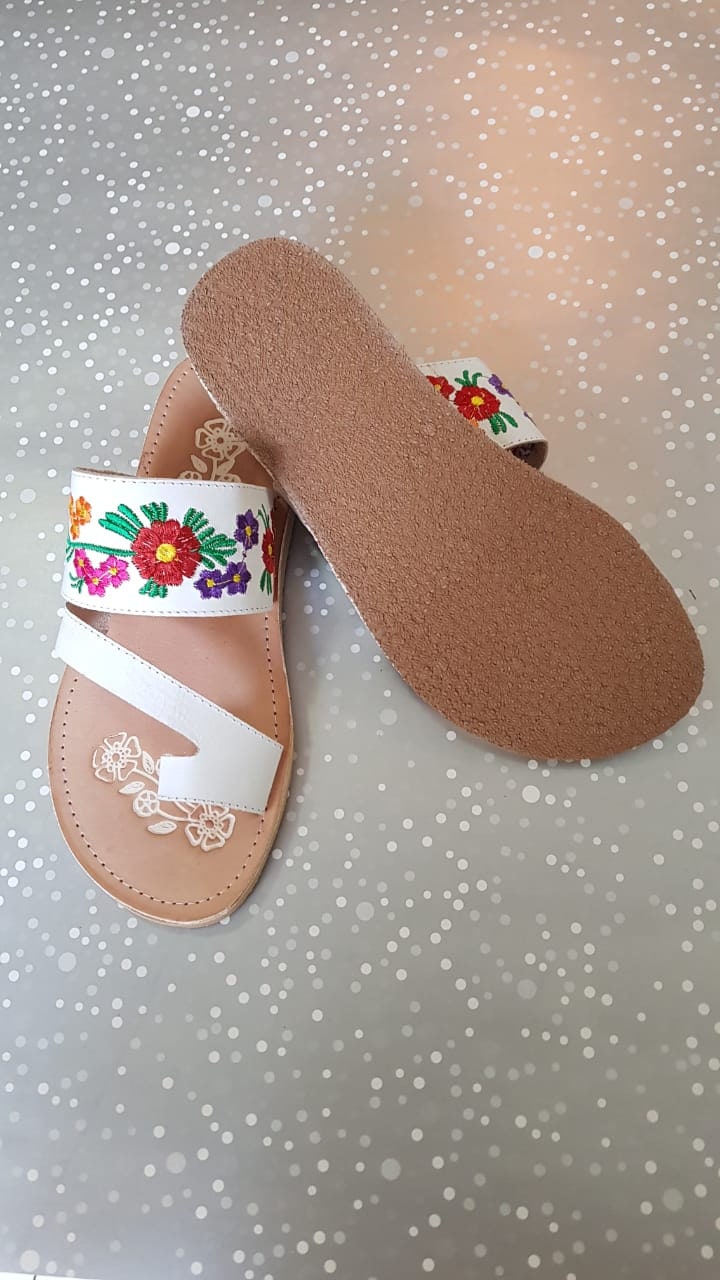 Mexico Embroidered Flower Sandals US 6, Toe Ring White