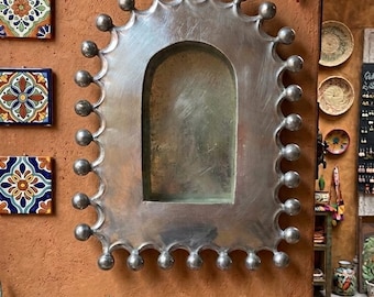 Marco de fotos Nicho de metal plateado cromado mexicano para decoración de pared, hecho a mano, de hojalata rústica, estilo bohemio para el hogar.