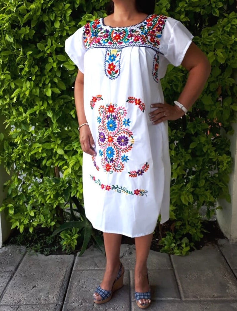 Embroidered plus size Mexican Dress, White mexican light dress, Mexican embroidery dress, Mexico Bridesmaid, Mexican Vintage dress plus size image 4