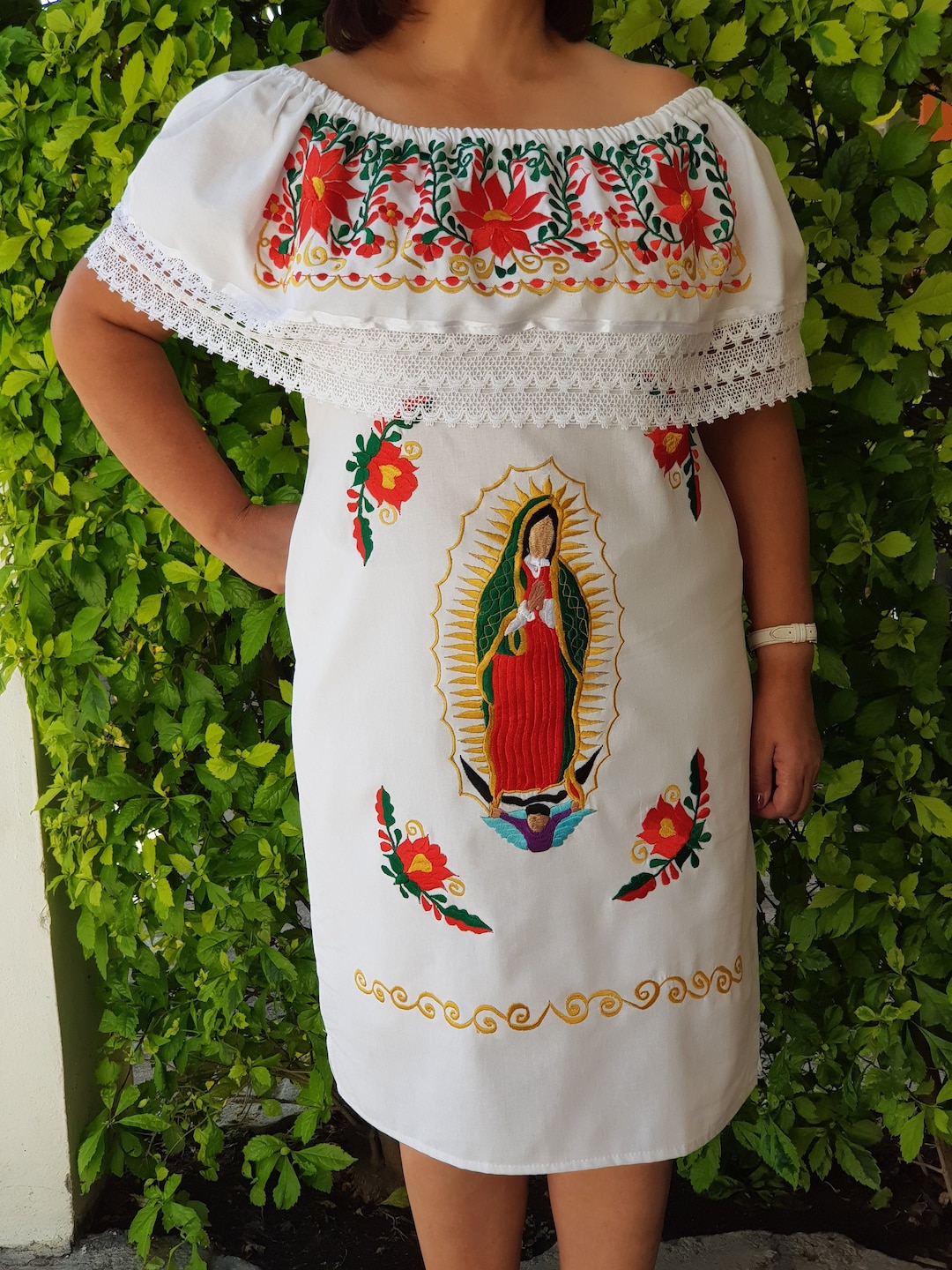 Vestido Virgen Guadalupe, Vestido mexicano blanco con hombros