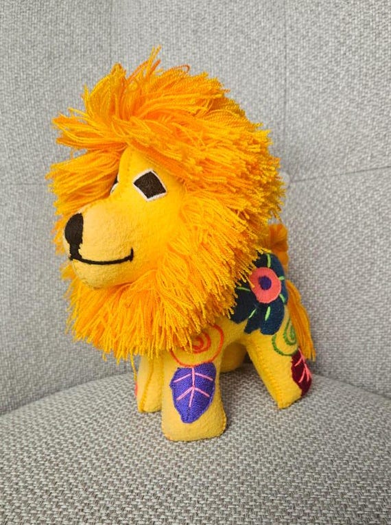 Peluche de león bordado, peluche de león naranja de fieltro mexicano, muñeco de guardería de león amarillo, león de lana de peluche