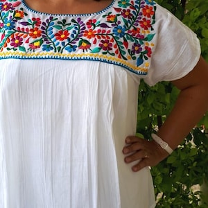 Blusa mexicana bordada, blusa mexicana blanca, blusa boho bordada mexicana, blusa vintage mexicana, túnica mexicana bordada tradicional image 6