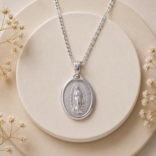Collier Virgen Guadalupe en argent, breloque ovale, chaîne Notre-Dame de Guadalupe en or blanc, argent sterling 925 plaqué rhodium, argent taxco mexicain