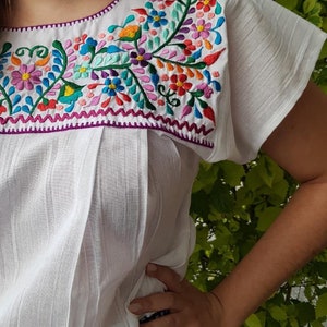 Blusa mexicana bordada, blusa mexicana blanca, blusa boho bordada mexicana, blusa vintage mexicana, túnica mexicana bordada tradicional image 8