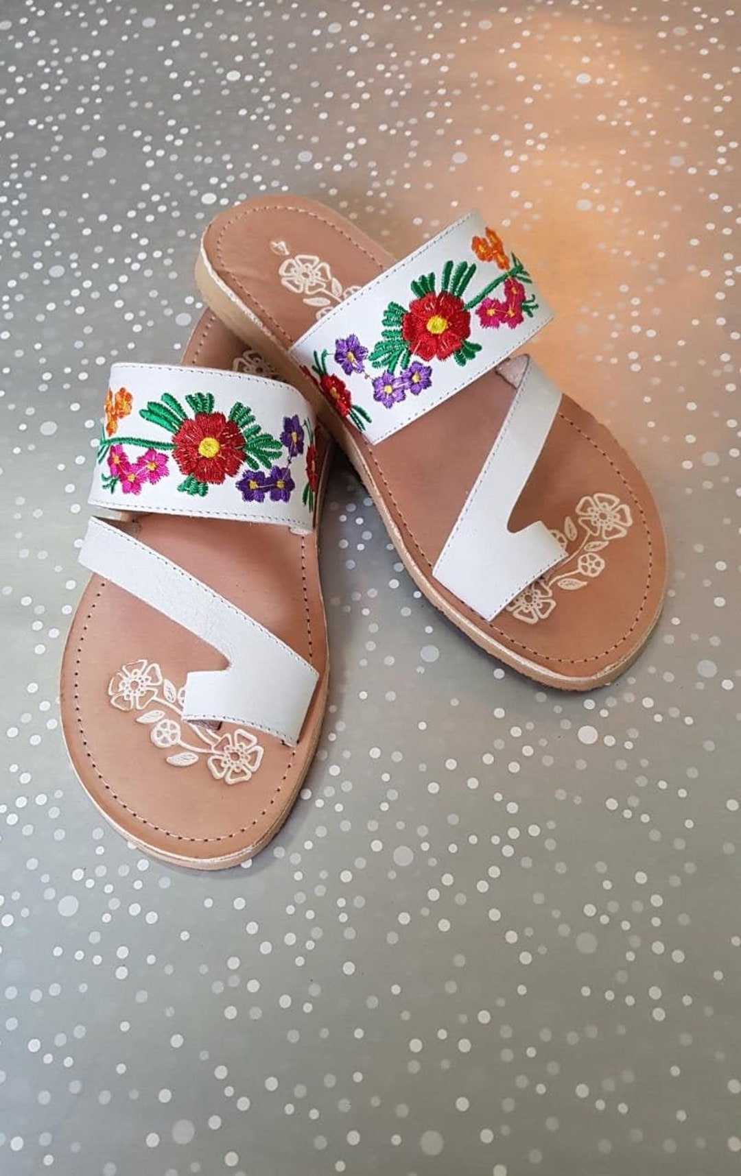 サンダル・ミュール Leather Sandals Insole Embroidery Mexico Embroidered Flower Sandals US 6, Toe Ring White
