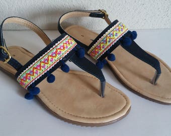 Mexican Sandals, Mexican shoes Huaraches US 7 and 8, Pompom sandals, Mexican boho sandals, leather aztec huarache, mexican Frida shoes