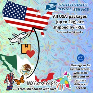 Puede incluir: Ilustraci&oacute;n con el mapa y la bandera de EE. UU., un avi&oacute;n, un paquete y un coraz&oacute;n. El texto dice: "Todos los paquetes de EE. UU. (hasta 2 kg) se env&iacute;an GRATIS. Entrega en 2-4 semanas." Tambi&eacute;n incluye la bandera mexicana y "MXArtsCrafts From Michoac&aacute;n with love."