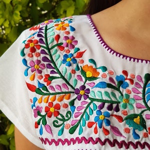 Blusa mexicana bordada, blusa mexicana blanca, blusa boho bordada mexicana, blusa vintage mexicana, túnica mexicana bordada tradicional image 2