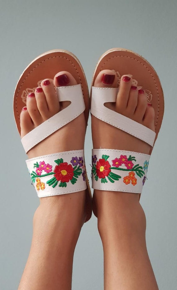 Mexico Embroidered Flower Sandals Toe Ring White Leather Sandals