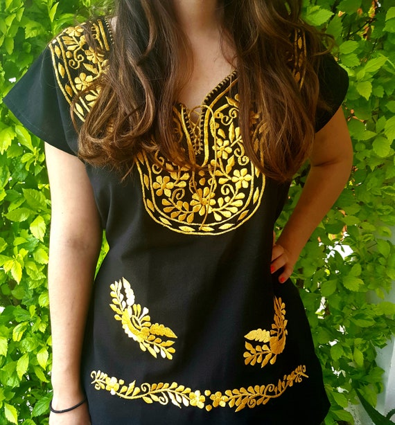 Blusa negra mexicana blusa bordada en oro blusa Etsy México