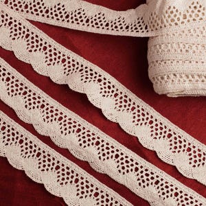 5 yards- Ivory Lace Trim, Boho Floral Trim, Crochet Lace Trim, Bridal Lace Trim, Trim for Veils, Craft Ribbon, Scalloped Lace, Sewing Trim