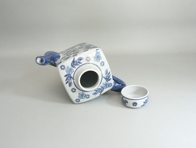Blue and White Teapot Chinoiserie Pattern